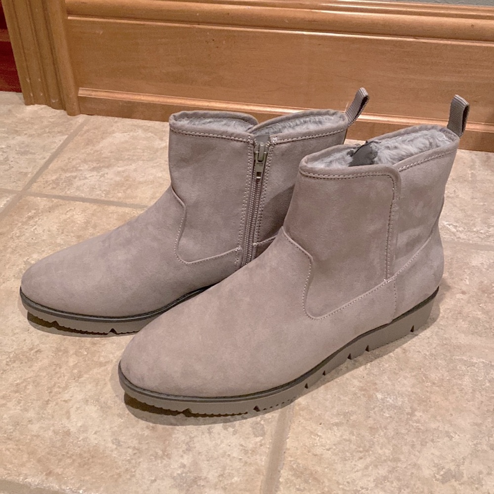 Kelly & Katie beige booties